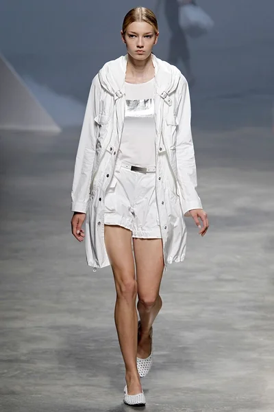 Look 10